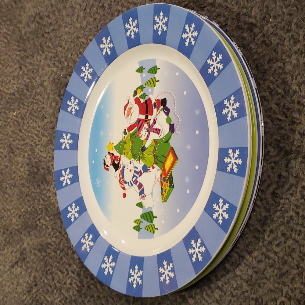 5 Christmas themed Melamine Plates EUC - Picture 4 of 5